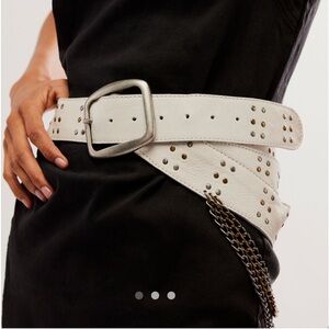 Free People Hips Don't Lie Belt
Mineral
S/M
NWT